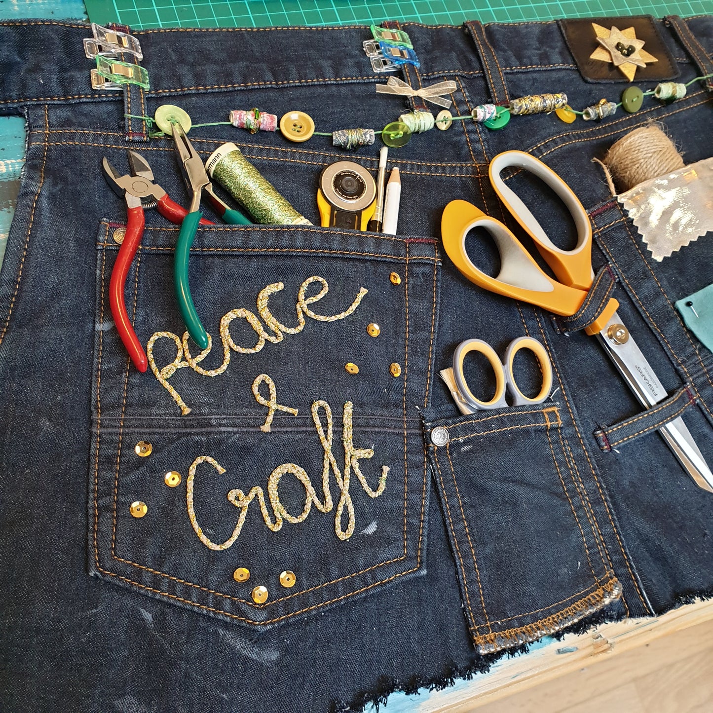 Upcycled Denim Craft Apron: #peaceandcraft Workshop Project 2020