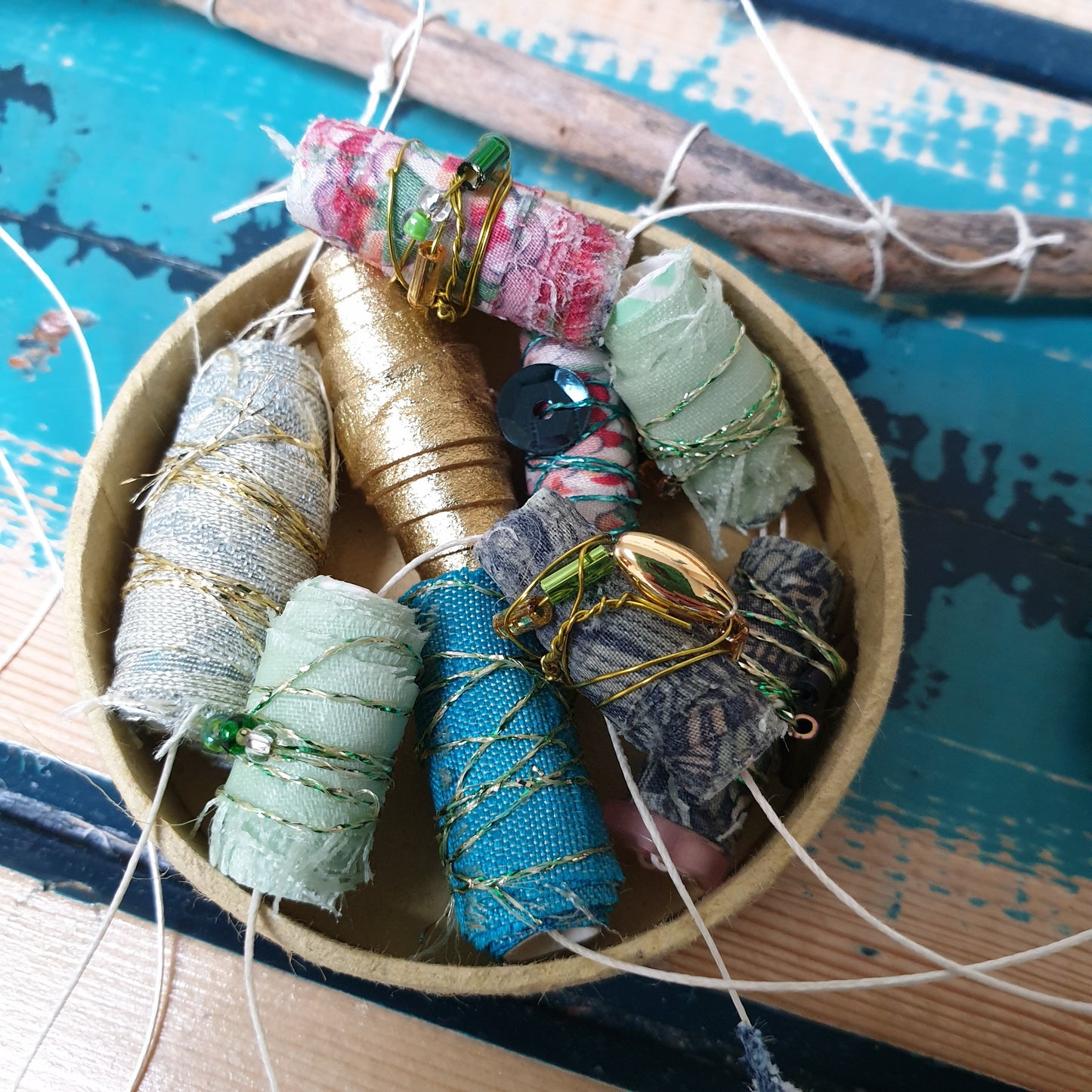 Handmade paper & fabric beads: #peaceandcraft Workshop Project 2020