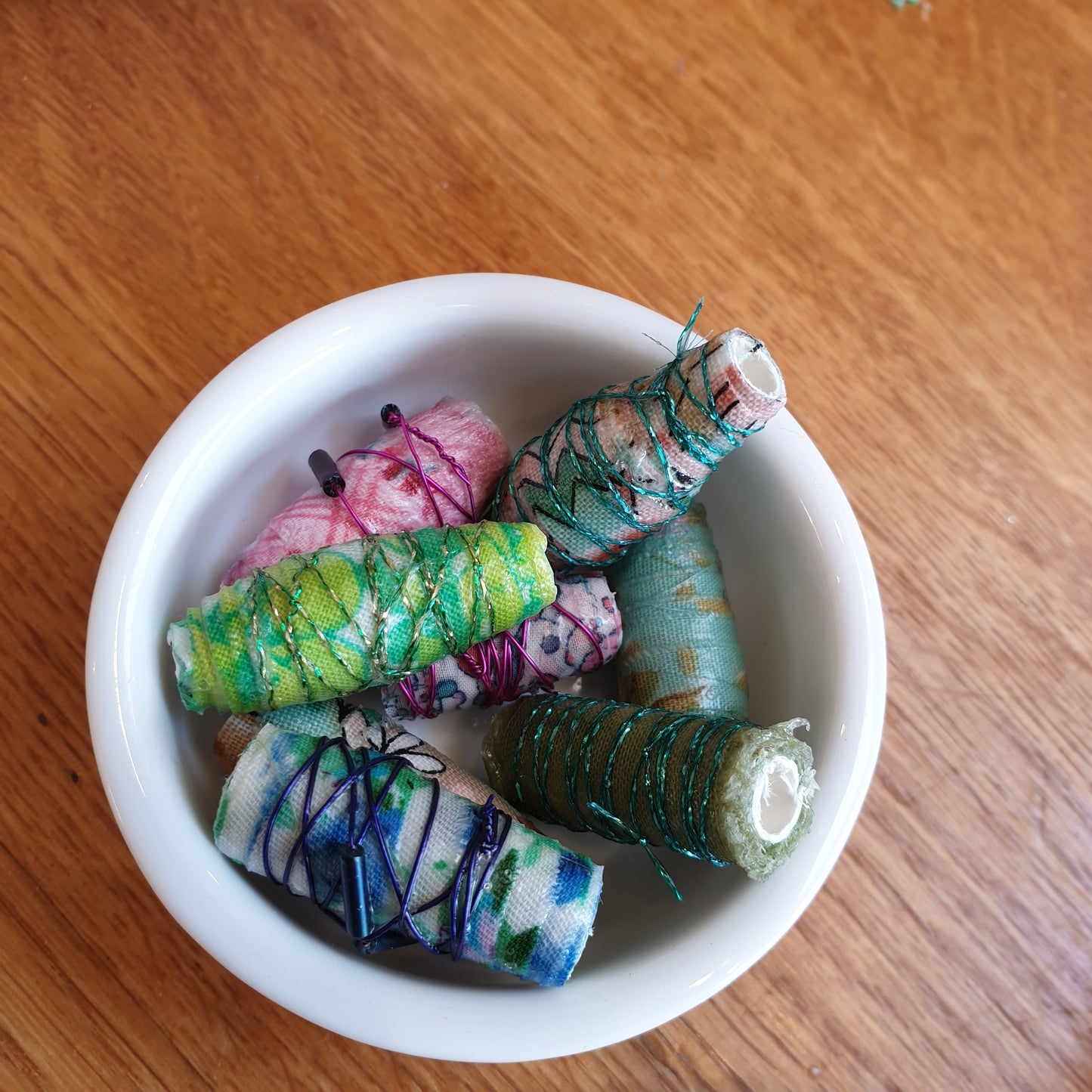 Handmade paper & fabric beads: #peaceandcraft Workshop Project 2020