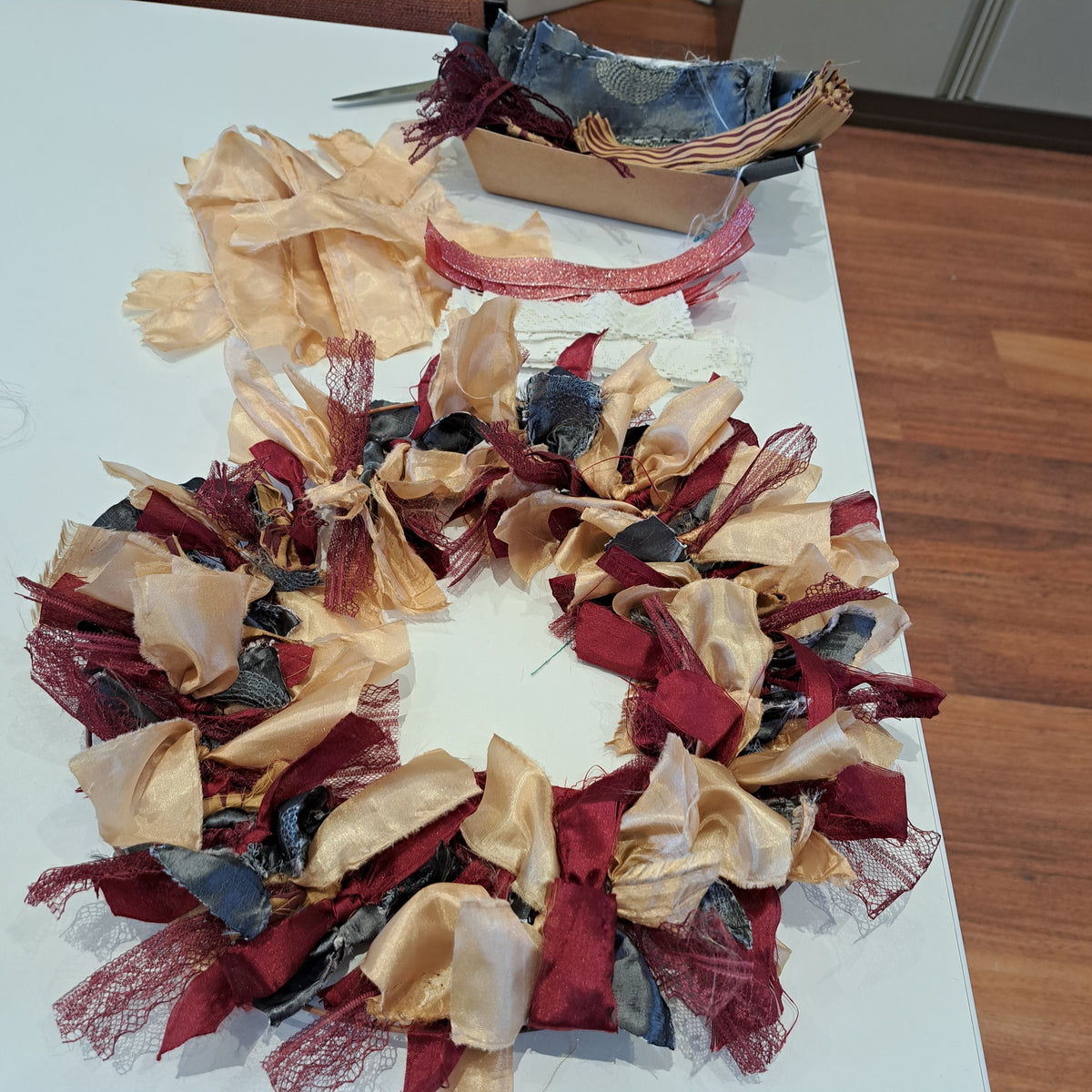 Scrapcrafting Christmas Wreaths & Garlands