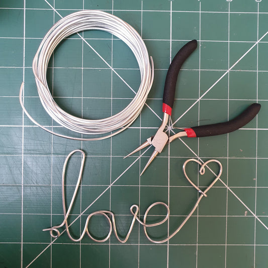 Introduction to Wire Writing: #peaceandcraft Workshop Project 2020