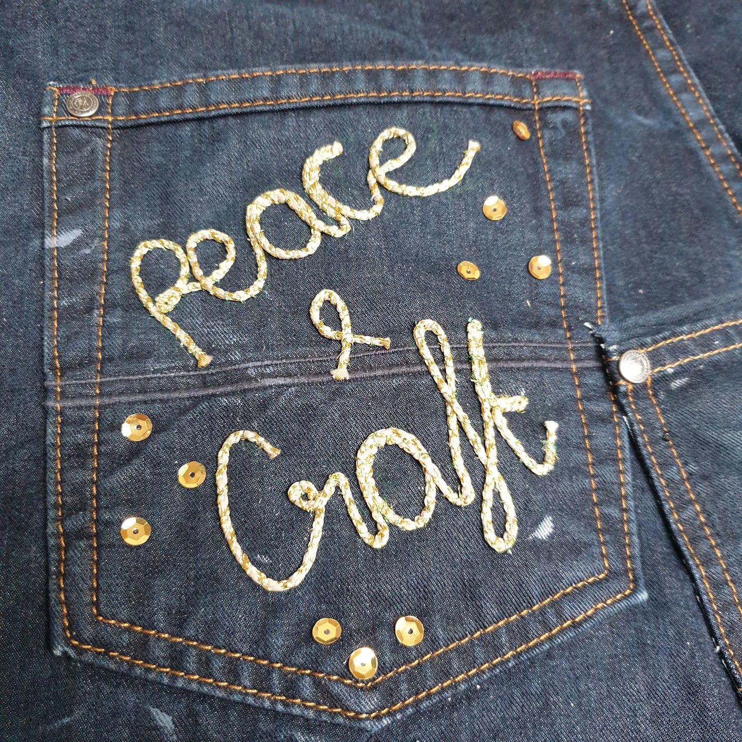 Upcycled Denim Craft Apron: #peaceandcraft Workshop Project 2020