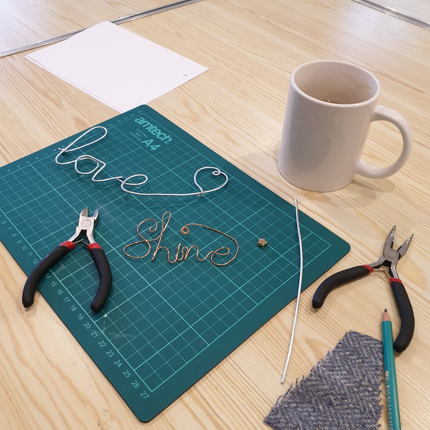 Introduction to Wire Writing: #peaceandcraft Workshop Project 2020